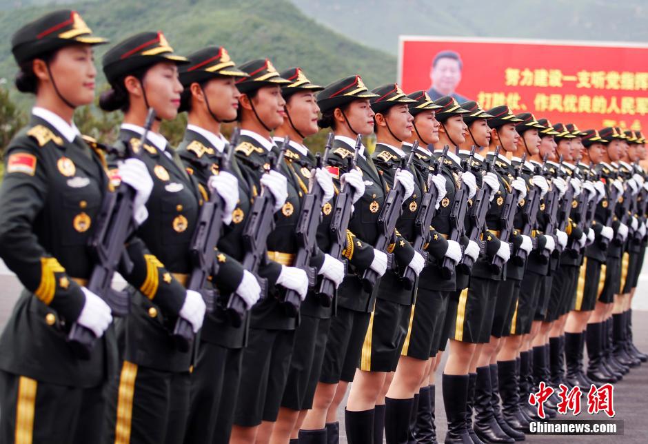 Imágenes de la base de entrenamiento para el desfile militar