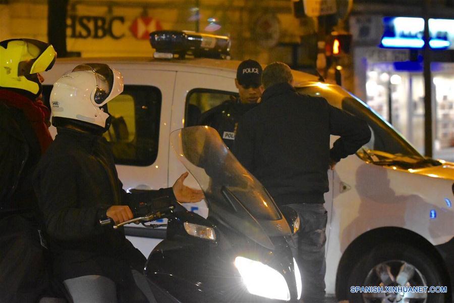 Tiroteos, explosiones y toma de rehenes en París dejan al menos 40 muertos