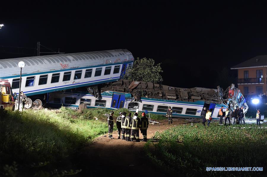 Choque de tren con camión deja 2 muertos y 23 heridos en norte de Italia