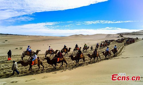 La ‘arena que canta’ atrae a más turistas en Gansu