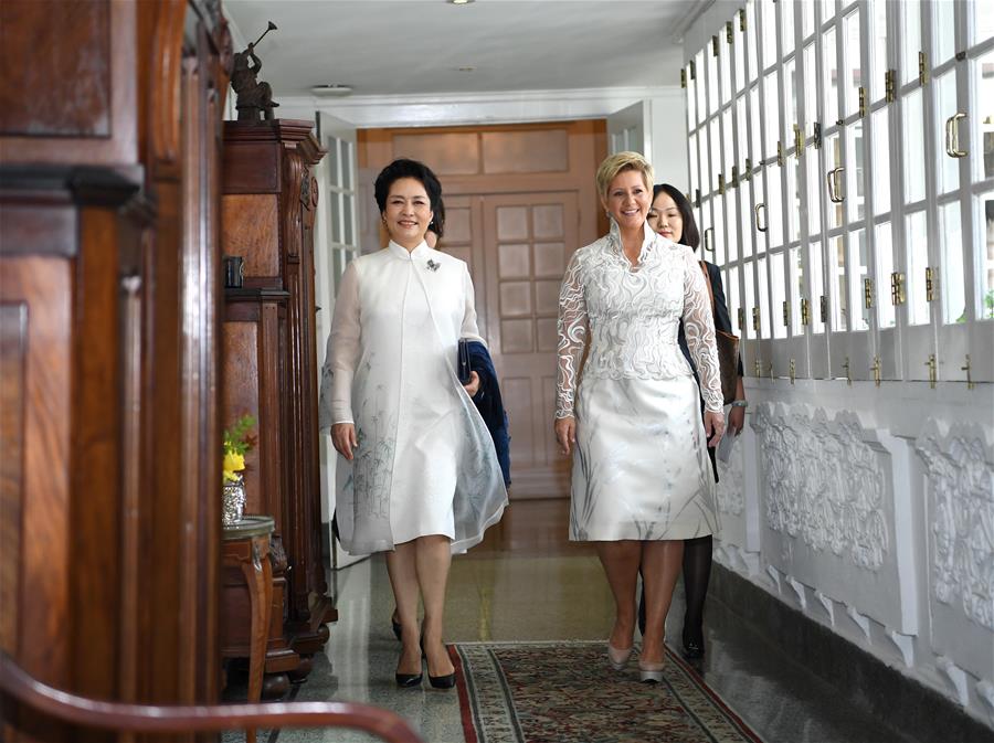 Primera dama china pide cooperación más estrecha con Panamá para la prevención del SIDA