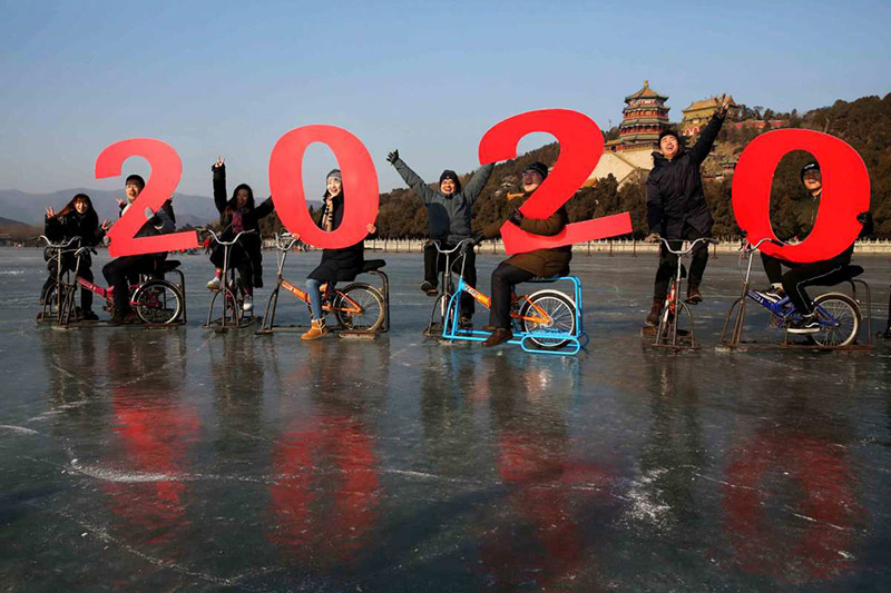 Abre la pista de hielo en el lago del Palacio de Verano