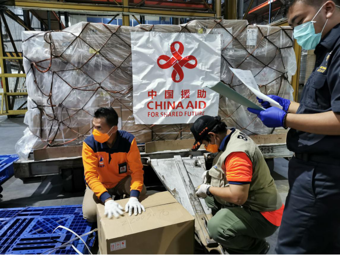 China coopera activamente con el mundo para combatir la epidemia