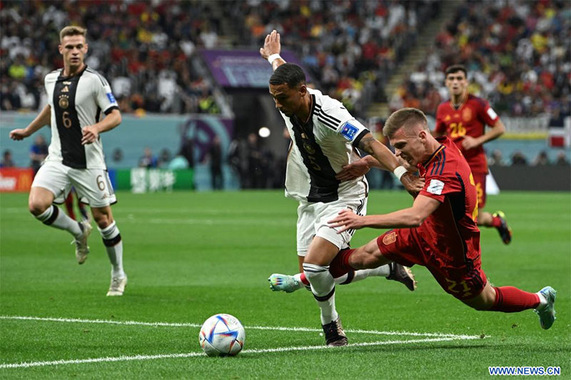 Espa?a y Alemania empatan en partido tenso de Copa Mundial