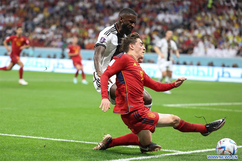 Espa?a y Alemania empatan en partido tenso de Copa Mundial