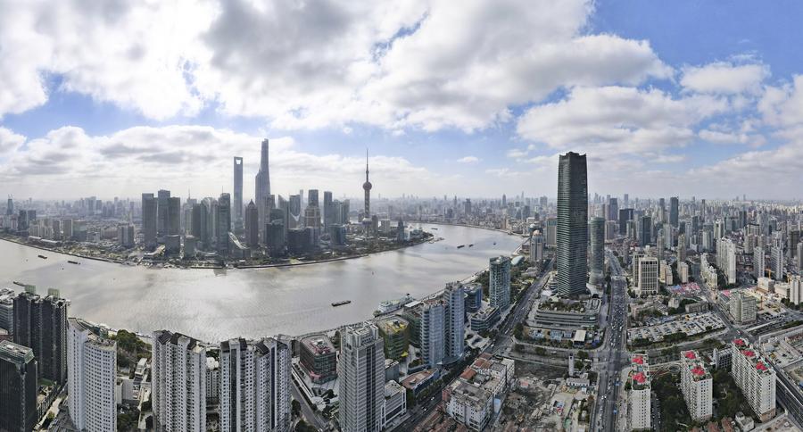 Vista panorámica aérea del área de Lujiazui, en la Zona Piloto de Libre Comercio de China (Shanghai), en el este de China. (Xinhua/Fang Zhe)
