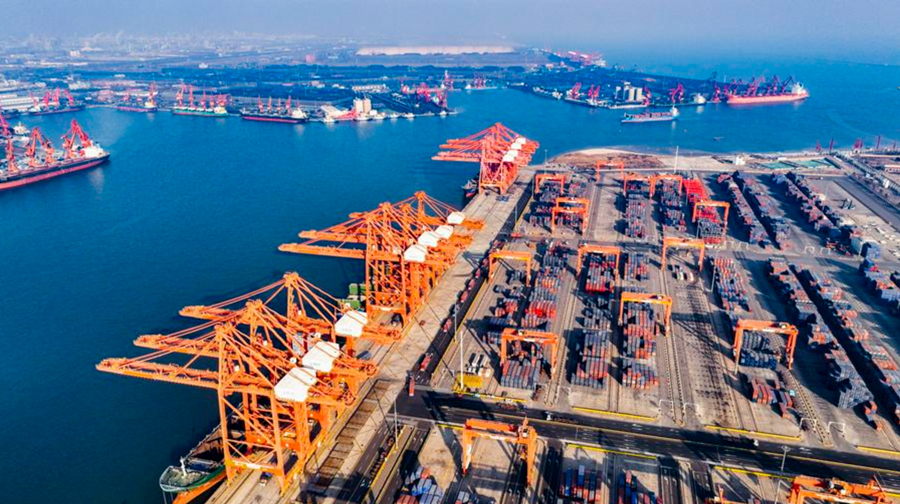 Vista aérea tomada con un dron del puerto de Tangshan, en la provincia de Hebei, en el norte de China, el 13 de enero de 2025. (Xinhua/Liu Mancang) 