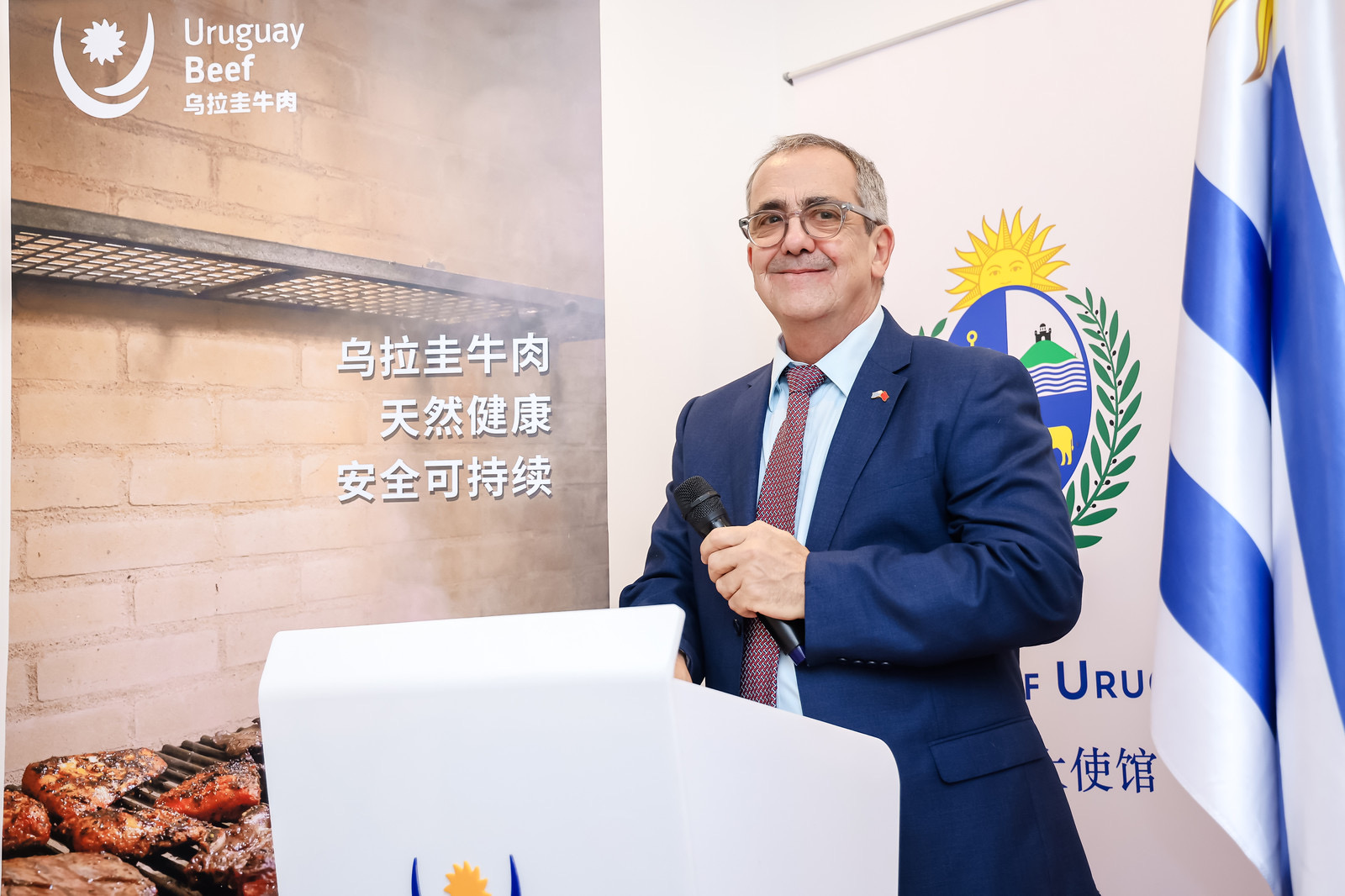 Gastón Scayola, presidente del INAC, interviene durante su encuentro con la prensa, Beijing, 1ro de abril del 2025. (Foto: cortesía)