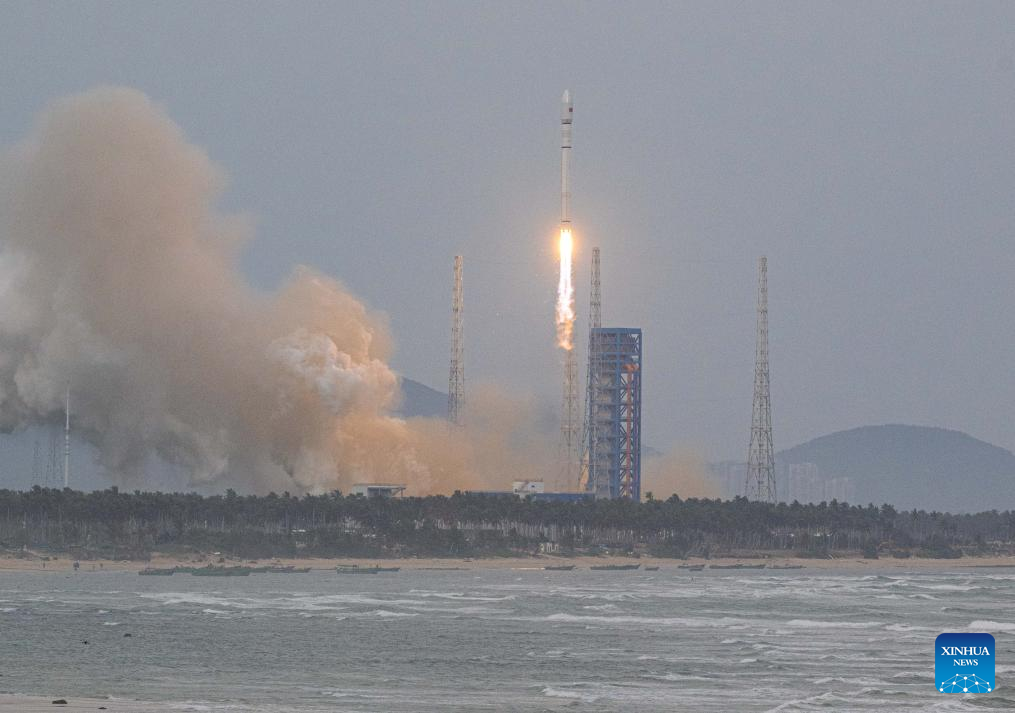 Cohete Gran Marcha-12 de China lanza nuevos satélites de internet