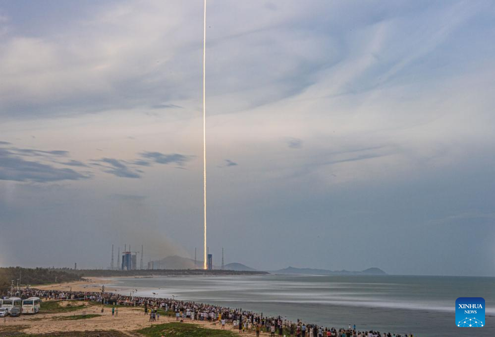Cohete Gran Marcha-12 de China lanza nuevos satélites de internet