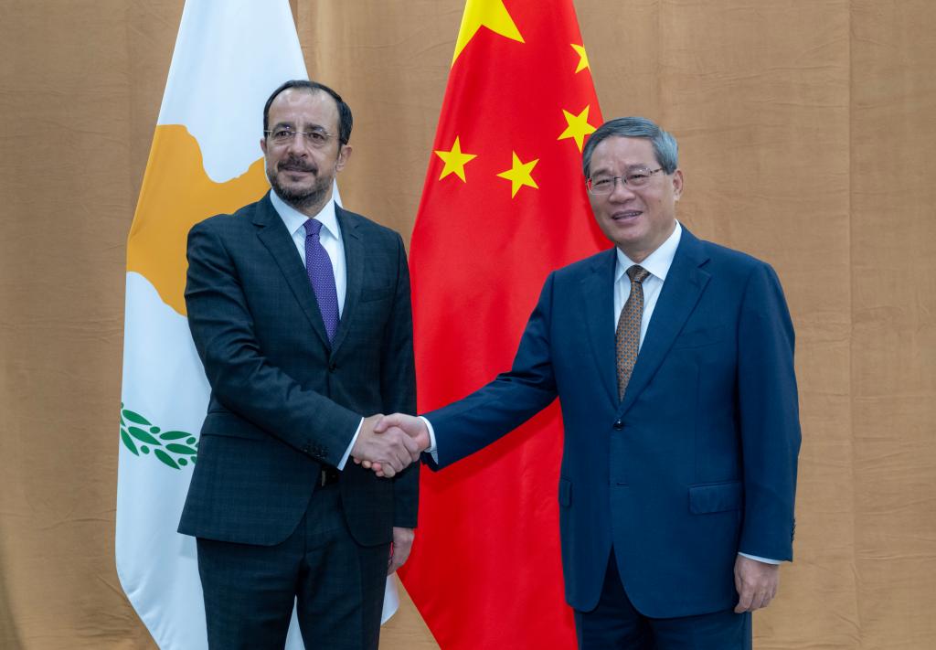 El primer ministro chino, Li Qiang, se reúne con el presidente chipriota, Nikos Christodoulides, al margen del debate general del 80o período de sesiones de la Asamblea General de las Naciones Unidas, en Nueva York, Estados Unidos, el 25 de septiembre de 2025. (Xinhua/Zhai Jianlan)