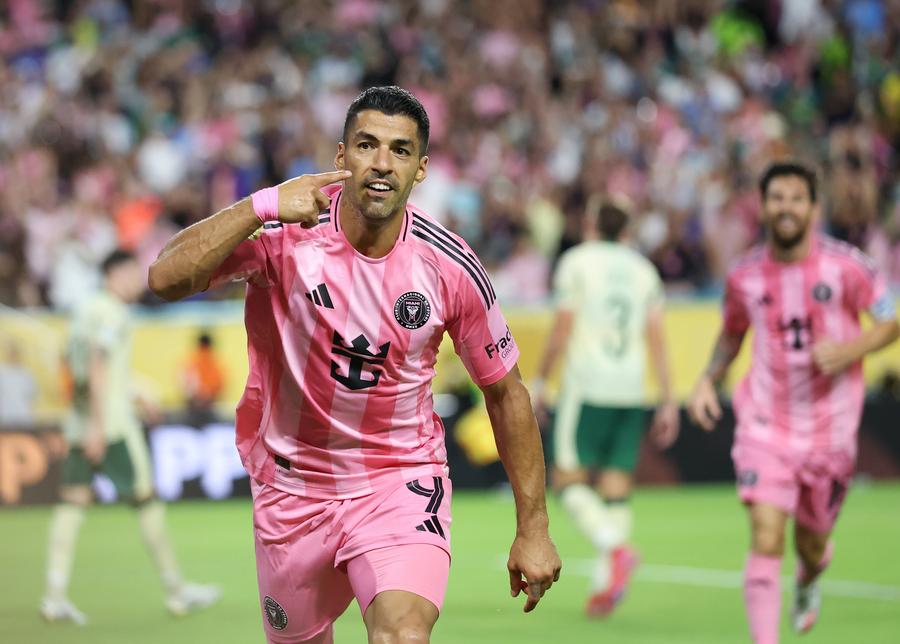 Luis Suárez del Inter Miami CF celebra un gol durante el partido del Grupo A entre el Inter Miami CF de Estados Unidos y el Palmeiras de Brasil en la Copa Mundial de Clubes de la FIFA 2025 en el Hard Rock Stadium, Miami, Estados Unidos, el 23 de junio de 2025. (Xinhua/Li Ming)