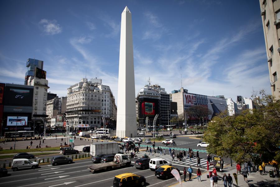 Imagen de la avenida 9 de Julio donde se emplaza el Obelisco, en la ciudad de Buenos Aires, capital de Argentina, el 25 de septiembre de 2025. (Xinhua/Martín Zabala)