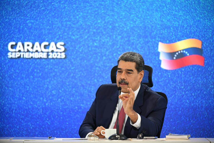 El presidente venezolano, Nicolás Maduro, habla durante una rueda de prensa con medios nacionales e internacionales, en Caracas, Venezuela, el 15 de septiembre de 2025. (Xinhua/Str)
