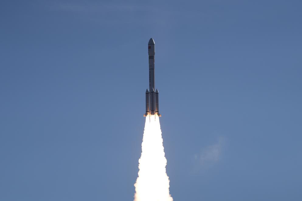 China lanza con éxito nuevo grupo de satélites