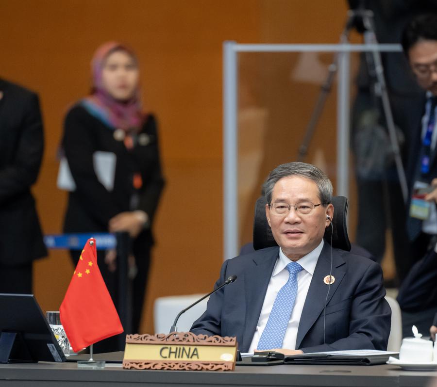 El primer ministro chino, Li Qiang, asiste a la quinta Reunión de Líderes de la Asociación Económica Integral Regional (RCEP, por sus siglas en inglés), en Kuala Lumpur, Malasia, el 27 de octubre de 2025. (Xinhua/Zhai Jianlan) 