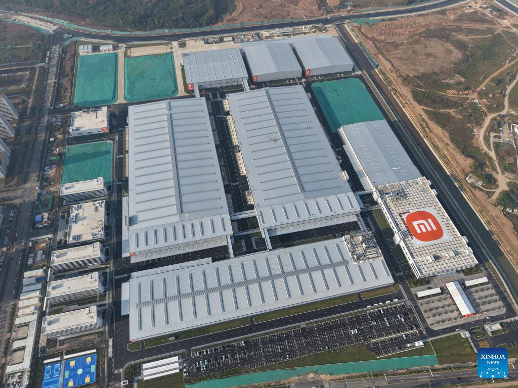 Vista aérea tomada con un dron de la primera fábrica de electrodomésticos inteligentes de Xiaomi, en Wuhan, provincia de Hubei, en el centro de China, el 28 de octubre de 2025. La empresa tecnológica china Xiaomi inauguró el martes su primera fábrica de electrodomésticos inteligentes en Wuhan, en la provincia de Hubei, en el centro de China, lo que supone una importante expansión de la presencia industrial del gigante tecnológico más allá de los teléfonos inteligentes y los vehículos. (Xinhua/Pan Zhiwei)